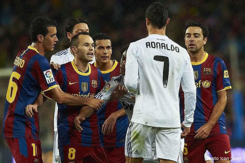 cristiano ronaldo roule des mecaniques devant le barca 66994 15352