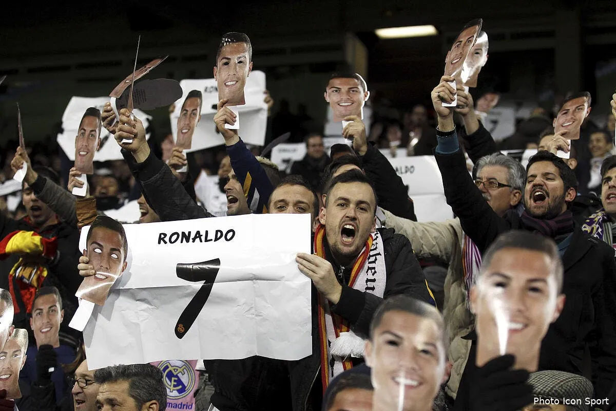 cristiano ronaldo un cadeau pour chambrer sepp blatter iconsport rey 271113 17 0370925