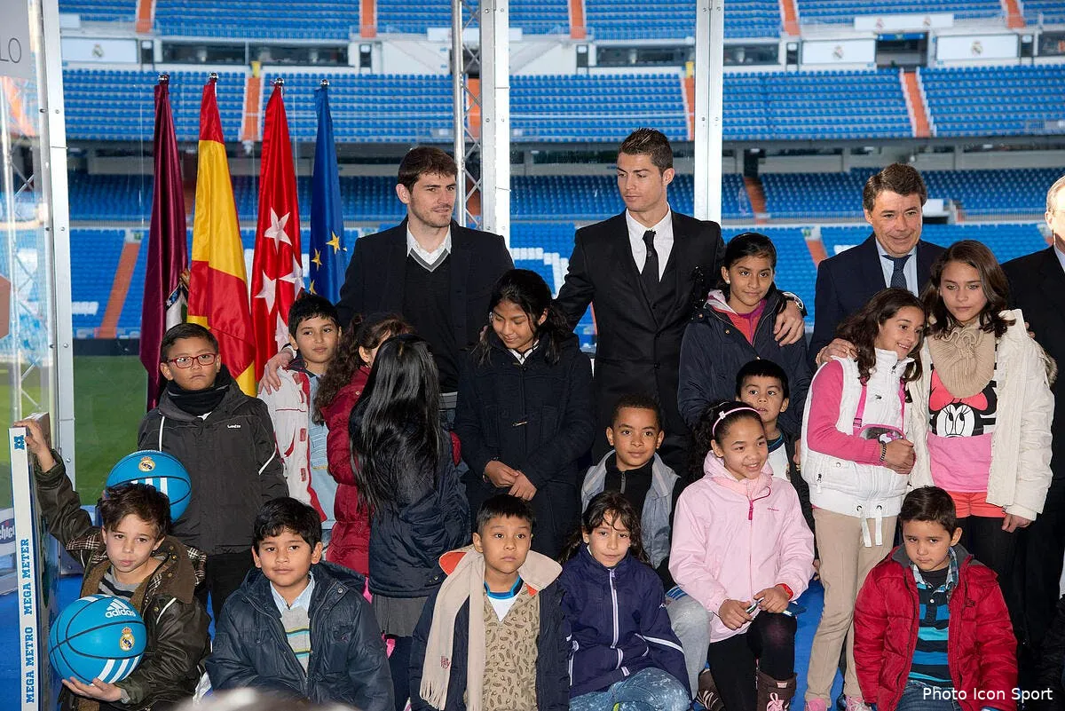 cristiano ronaldo un pere noel qui n est pas une ordure iconsport vis 161213 08 0172293