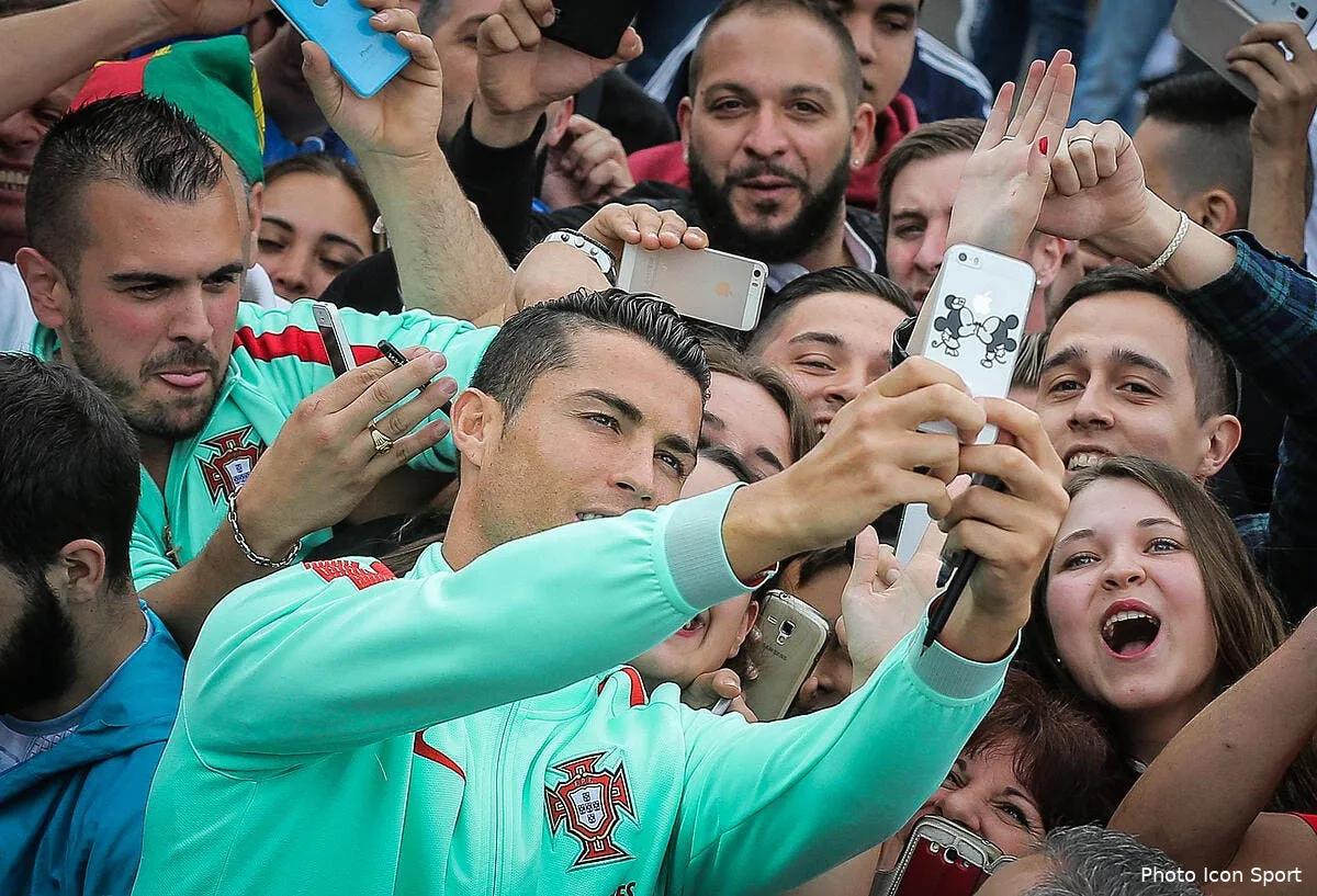 cristiano ronaldo un selfie ave cr7 l invention ultime iconsport glo 030716 93 08151226