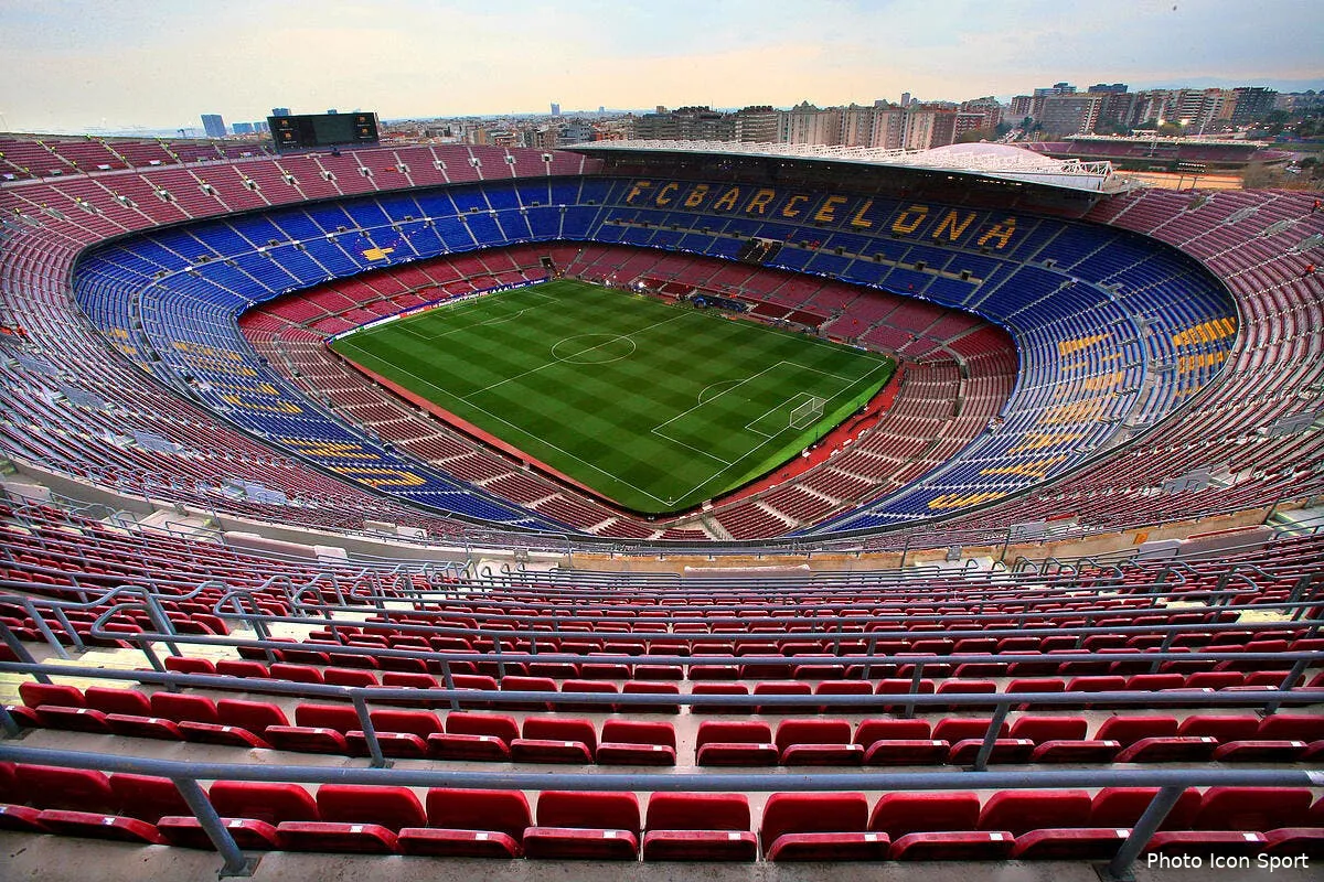 cruyff recueillement samedi au camp nou pa 25846647 iconscoop137752