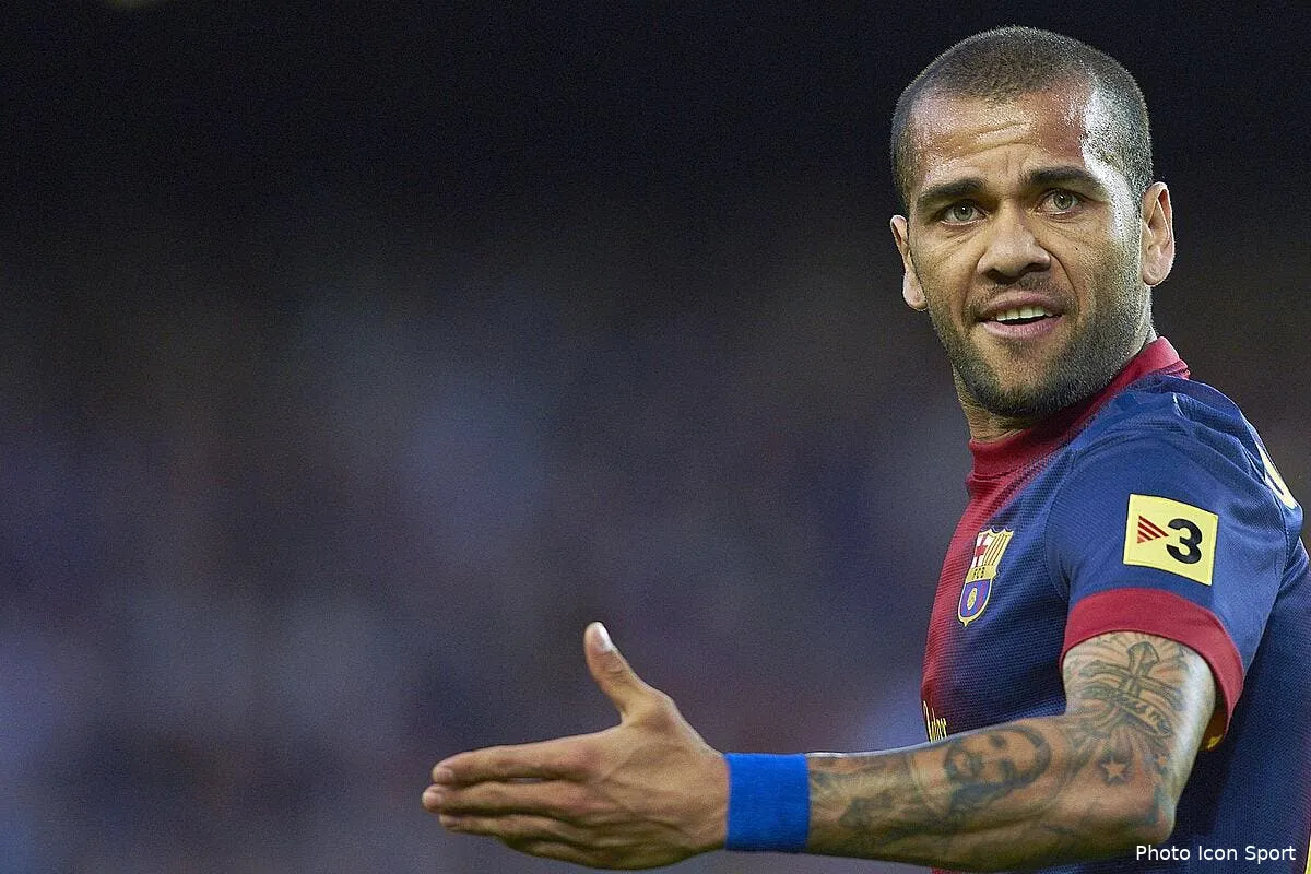 dani alves attend un signe du barca ou du psg dani alves 187747