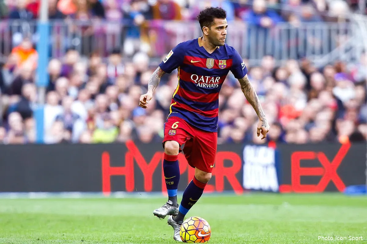 daniel alves annonce sa signature a la juventus iconsport bag 300116 08 39144898