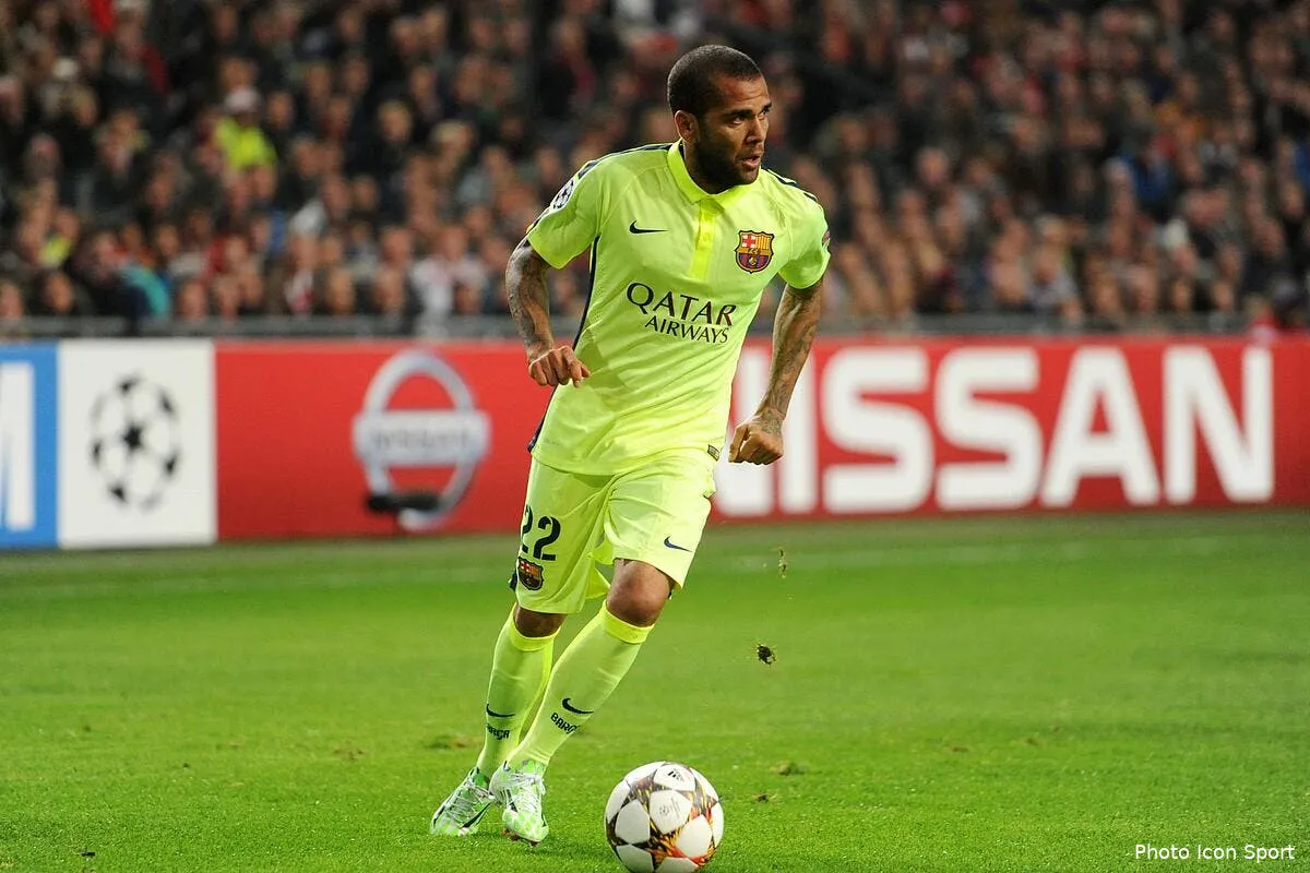 daniel alves envoie son agent tater le terrain avec le psg iconsport soe 051114 08 12107517