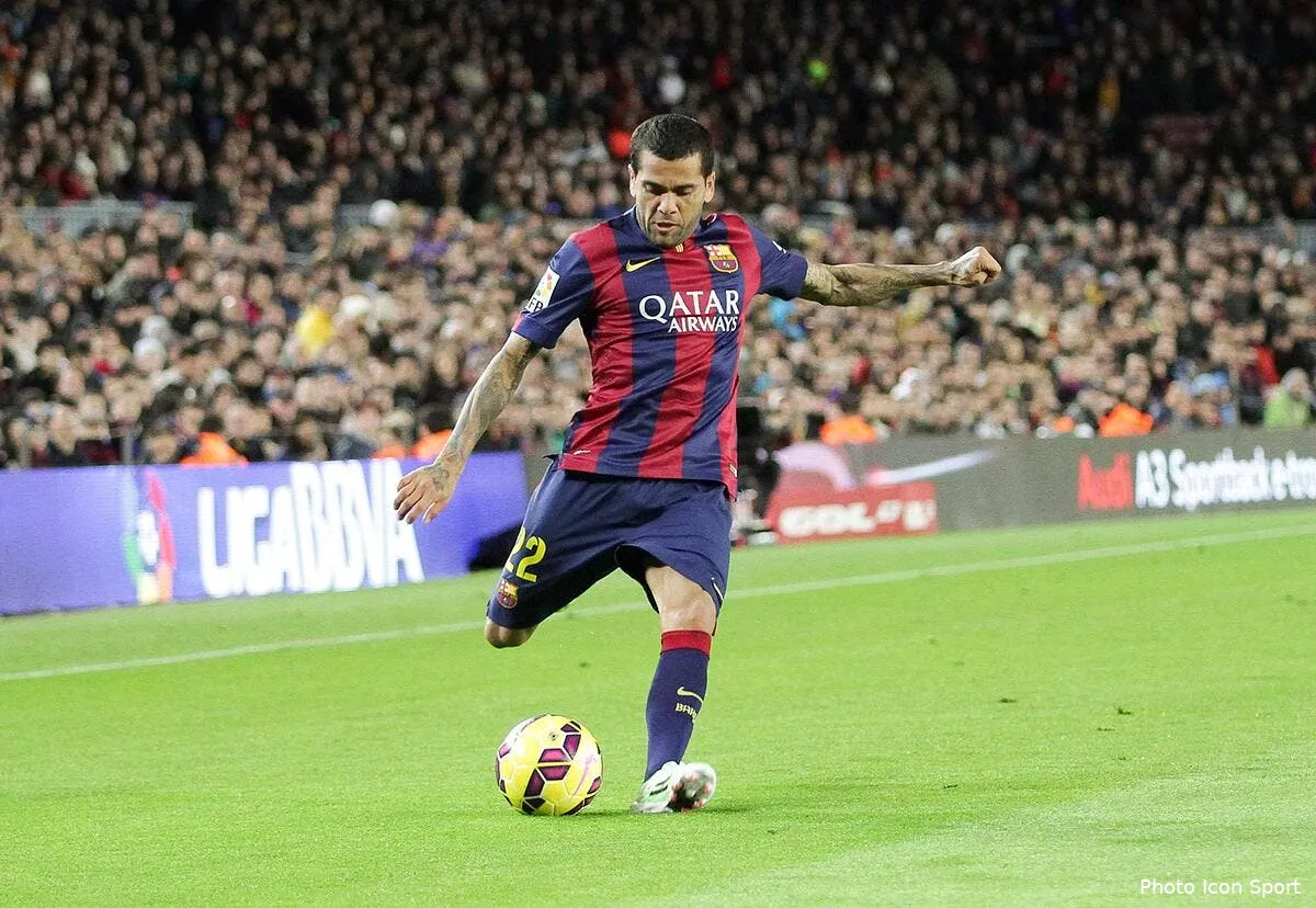 daniel alves est un tres bon joueur en fin de contrat explique le psg iconsport acp 071214 21 19107737