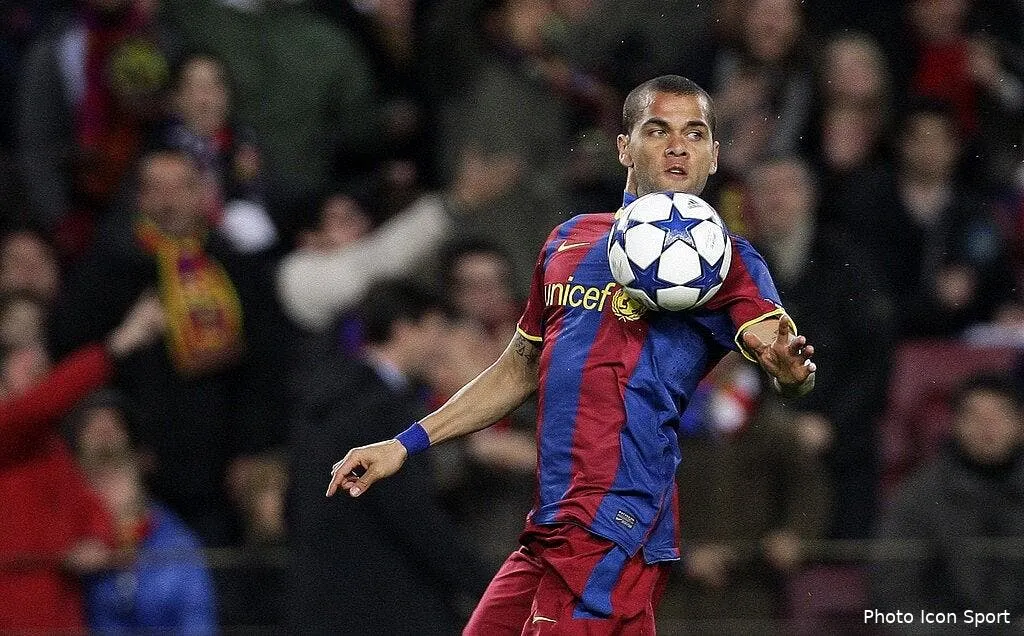 daniel alves pret a claquer la porte du barca 68993 17030