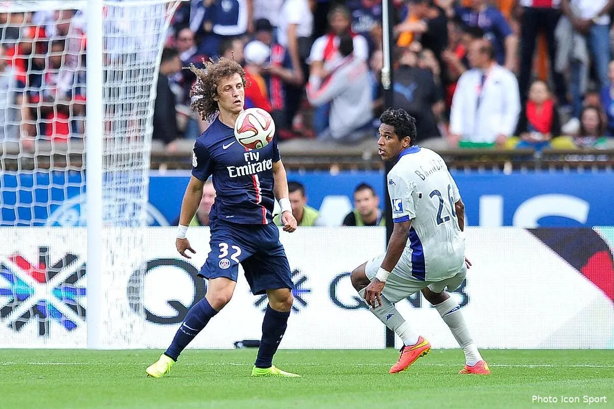 david luiz a donne la lecon a brandao iconsport meu 160814 03 0489817
