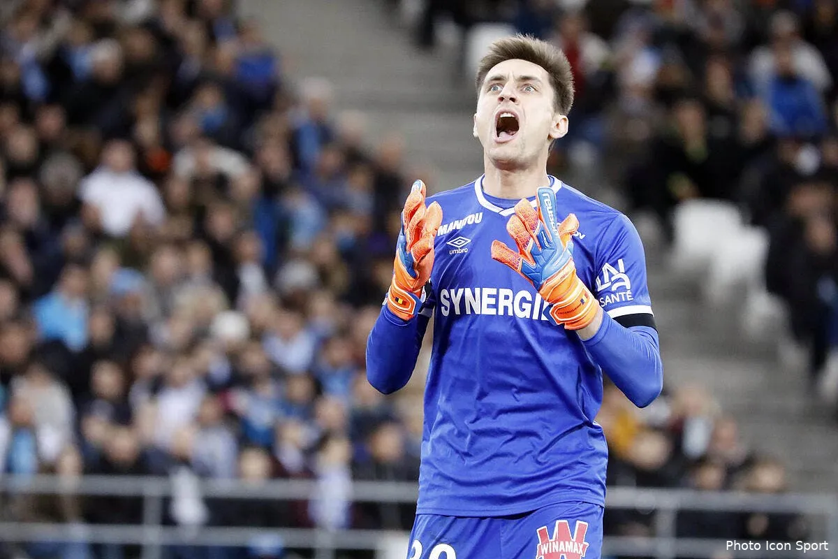 deces d astori aucun hommage en l1 c est un scandale pour tatarusanu iconsport icon ruo 040318 75 22211883