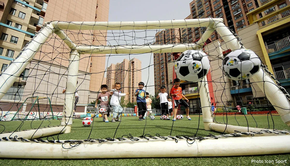 degenrisation le football vire des cours d ecole a lyon icon sipausa 29976705296567