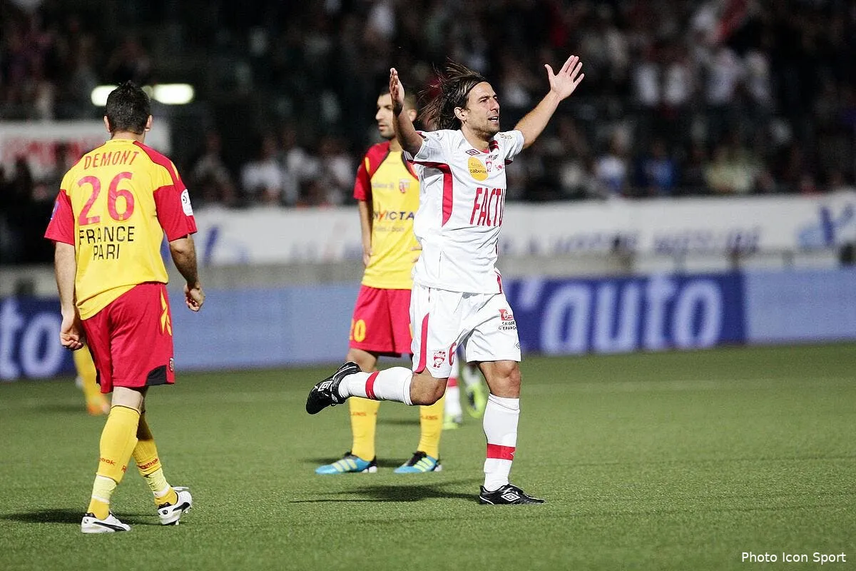 demission collective a lens iconsport mrv 290511 01 0220093