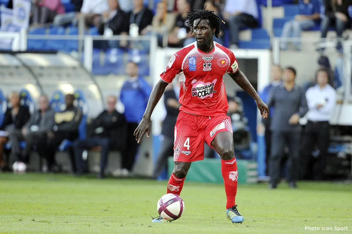 des joueurs sochaliens auraient insulte n diaye en pleine reeducation iconsport gad 270811 801 5834098