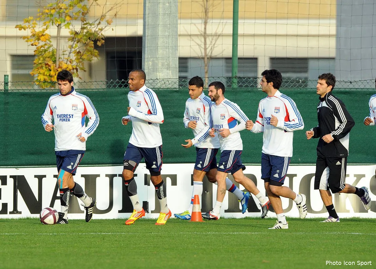 des supporters de l asse s invitent a l entrainement de l ol iconsport jpt 141111 94 6534630