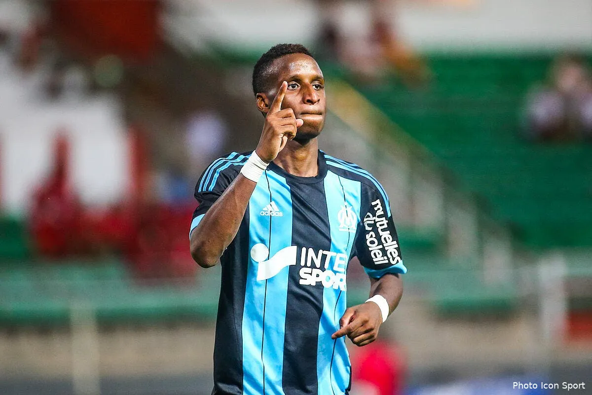 des supporters de l om l insultent sur twitter sarr ne change rien iconsport hao 280715 09 46117437