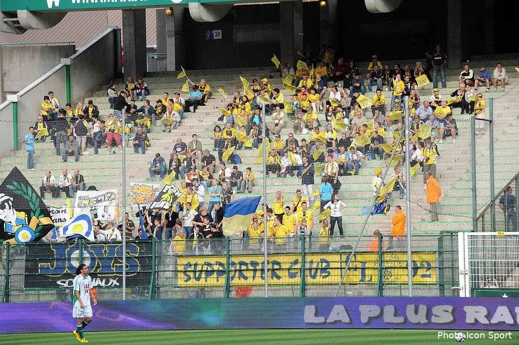 des supporters sochaliens jouent les sauvages a auxerre 68926 16973
