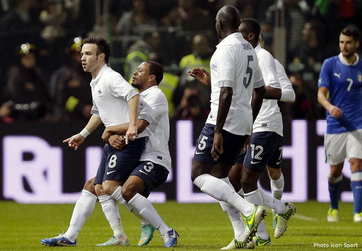 deschamps heureux des bleus et chambreur avec la fifa iconsport fot 141112 01 0243099