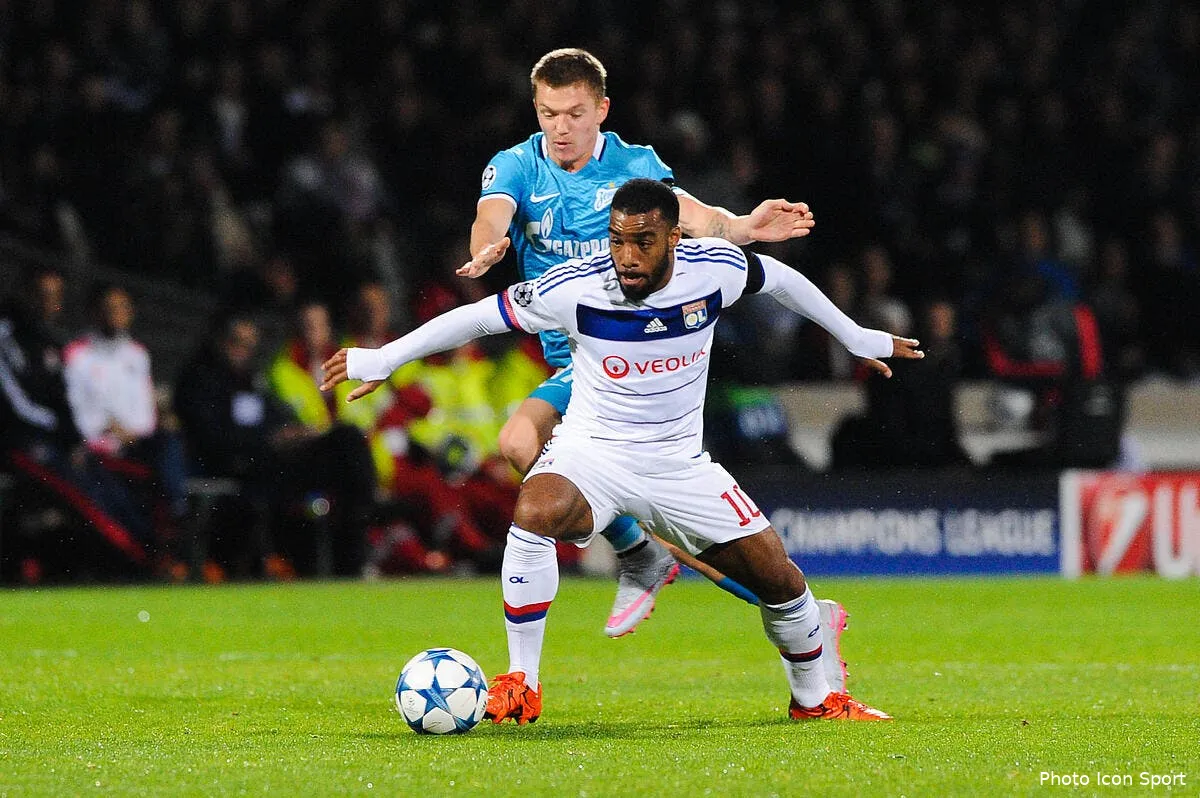 deschamps met lacazette loin des bleus iconsport jpt 041115 01 04 1124811