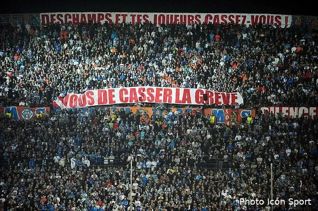 deschamps ne craint pas les supporters frondeurs de l om photo une banderole qui claque contre deschamps et les joueurs de l om iconsport noe 280312 02 09 1 3297597001