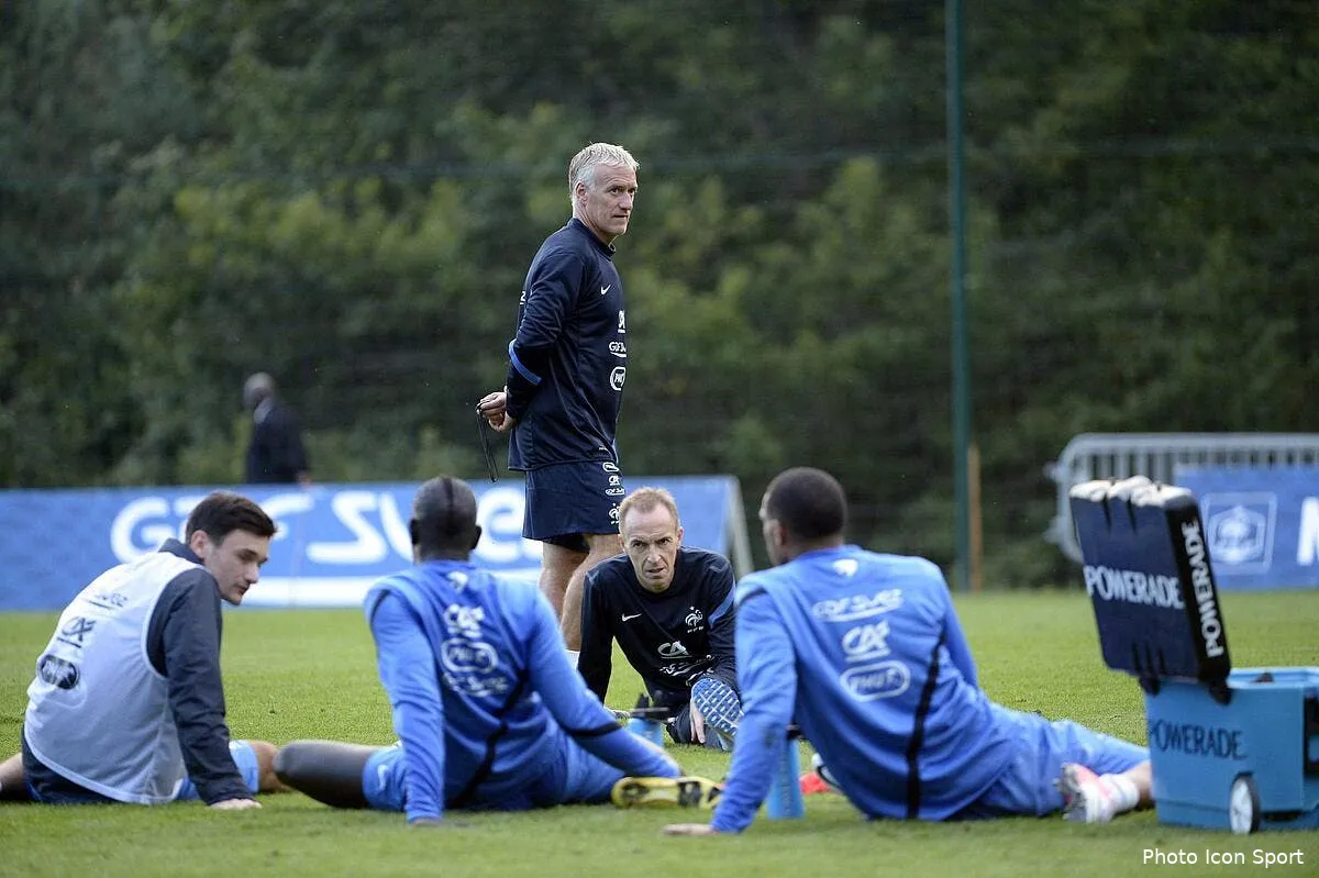 deschamps placarde un code de bonne conduite dans tout clairefontaine iconsport por 050912 55 5939484