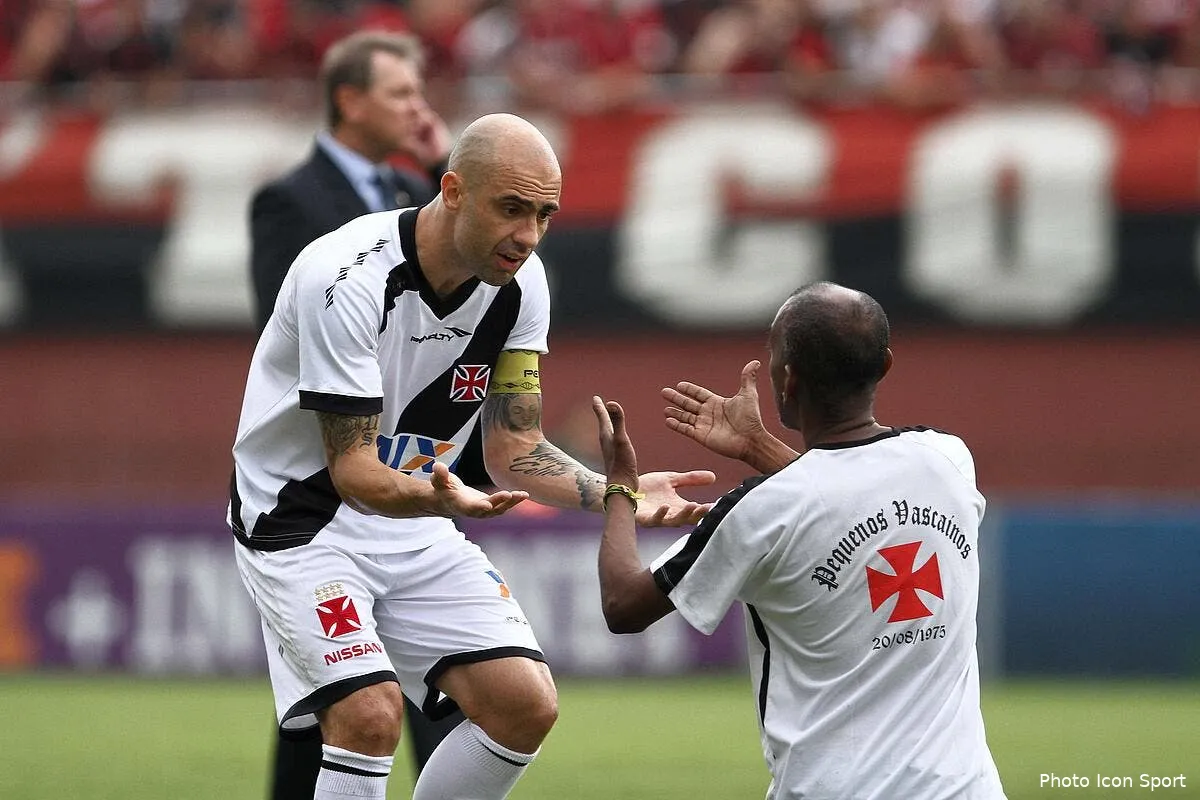 deux monuments descendent en d2 bresilienne iconsport fot 081213 02 0871627