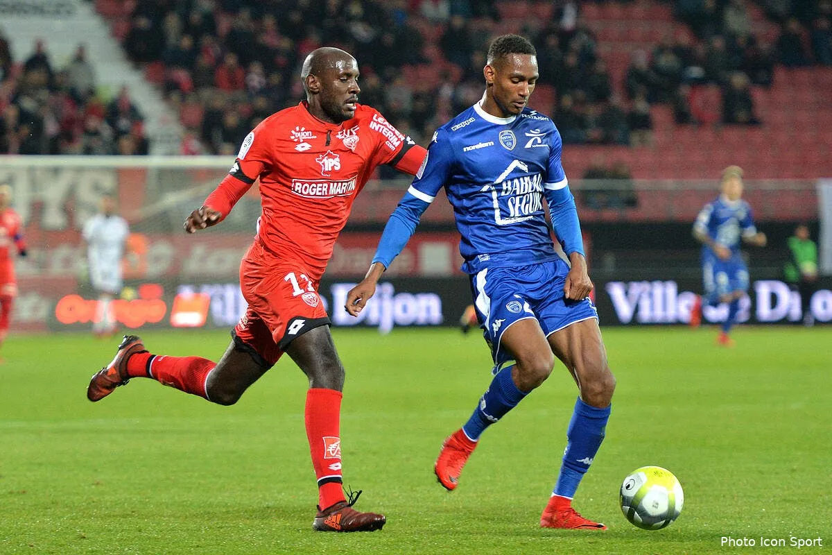 dfco dall oglio a tape du poing sur la table ca a marche iconsport icon poy 181117 05 02200175