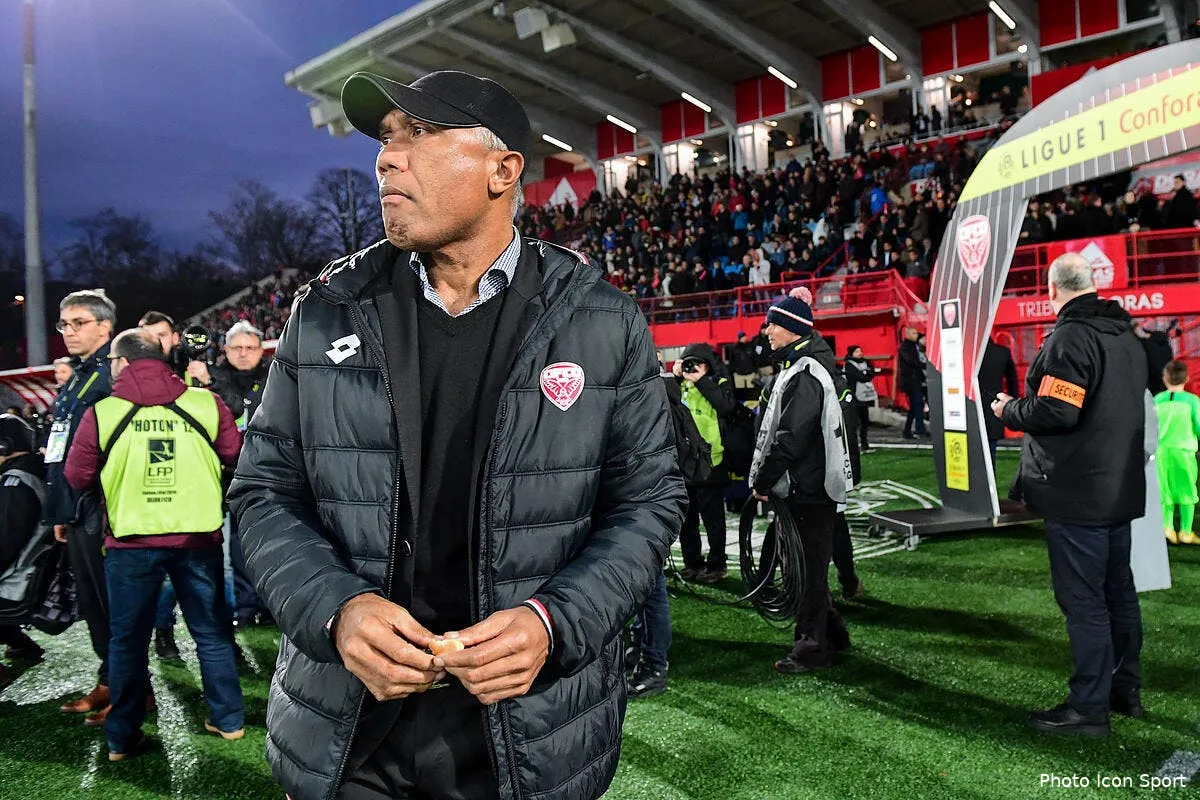 dfco kombouare insulte et chasse par les supporters icon dib 120319 12 46249193