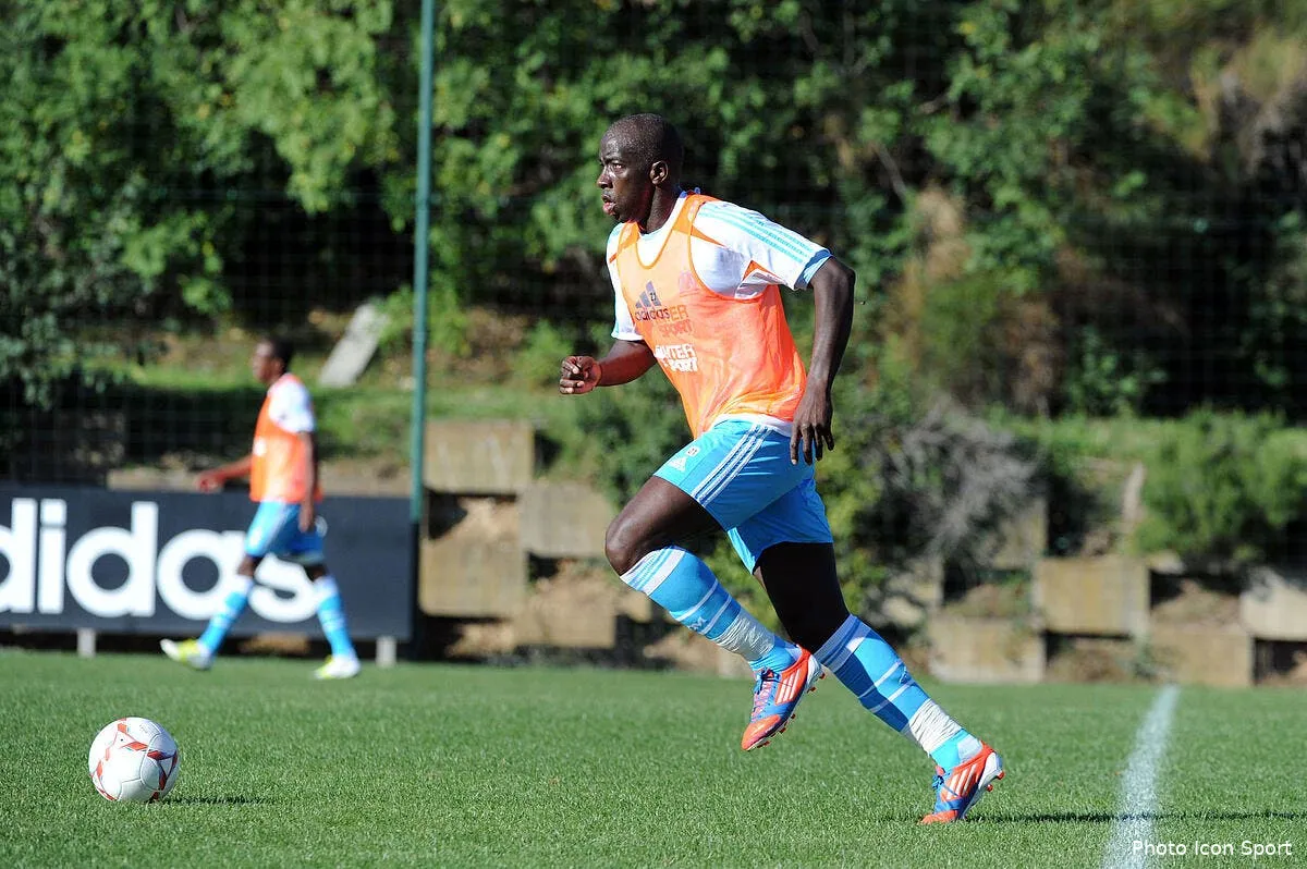 diawara sent quand meme la pression pour sa place a l om iconsport pet 161012 01 0442561