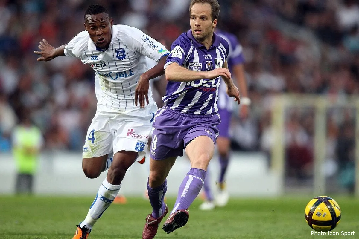 didot est surpris par les dirigeants du tfc iconsport blo 160411 04 1818928