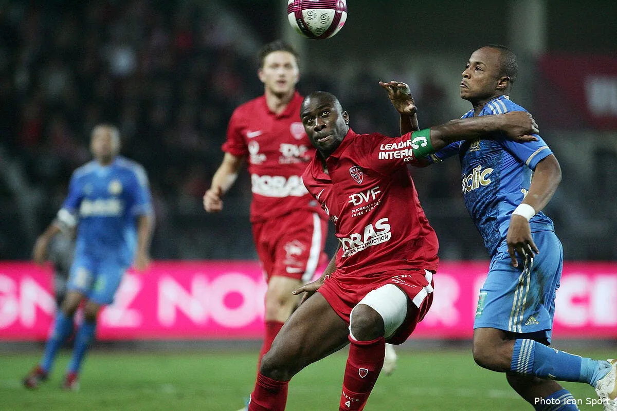 dijon a joue au pere noel avec l om iconsport mrv 291011 77 0326615