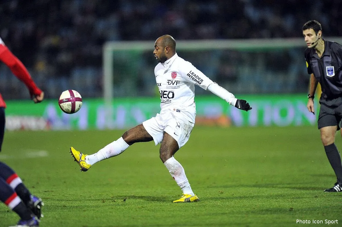 dijon et jovial s excusent aupres de l arbitre iconsport noe 111211 03 1728962