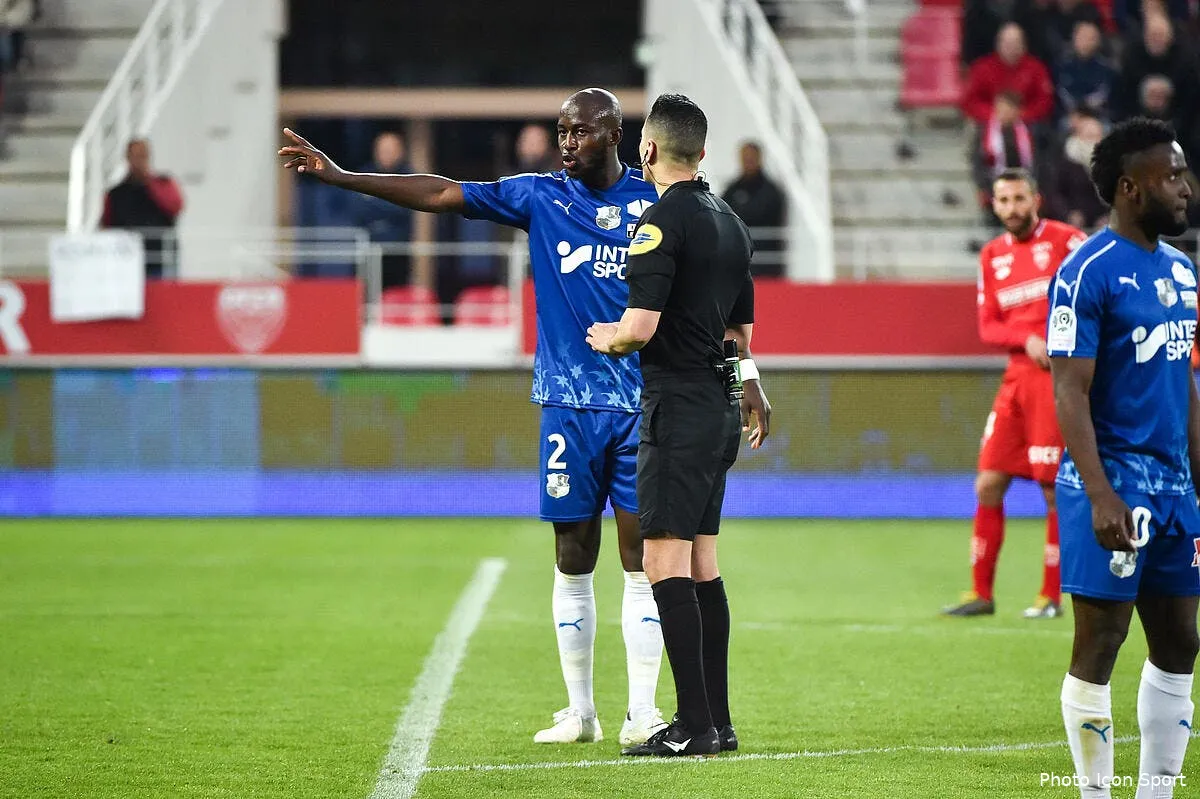 dijon l auteur des cris racistes contre prince guaino interpelle icon poy 120419 02 01250333