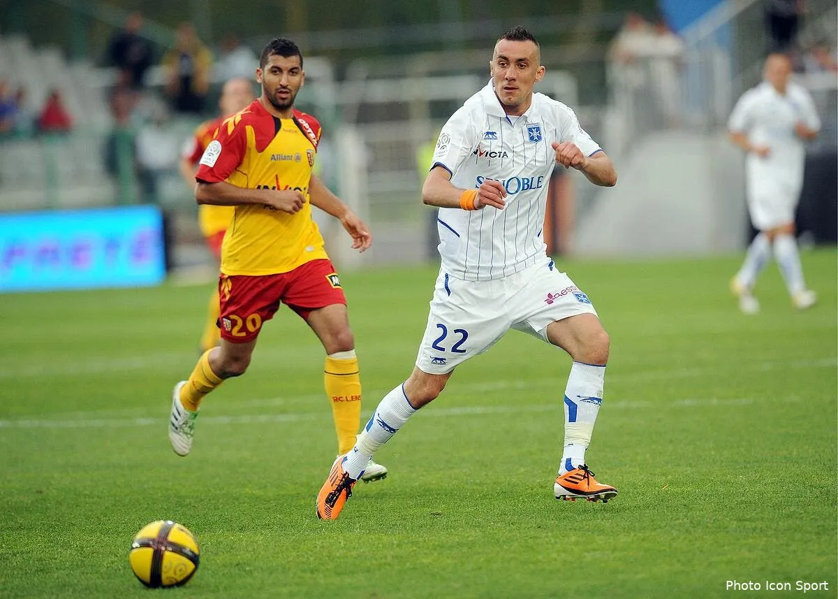 dortmund pourrait faire son marche a auxerre iconsport per240411 02919244