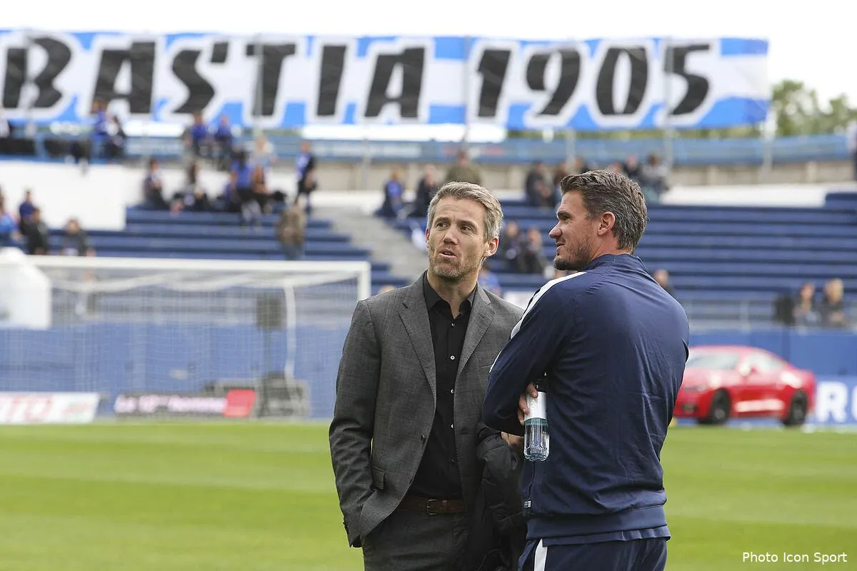 douchez pret a lacher le psg avant sirigu iconsport mae 171015 05 07125967