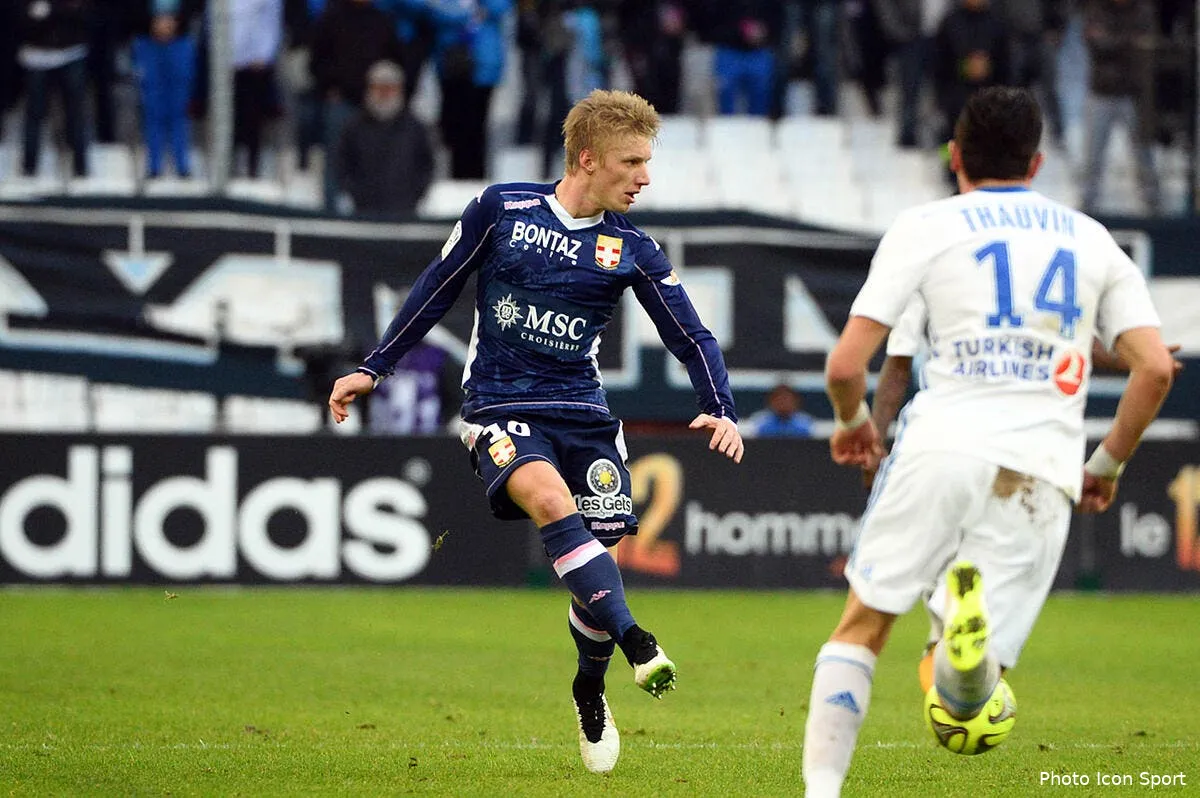 dupraz n attaque pas l arbitre mais n en pense pas moins iconsport pet 310115 01 12103089