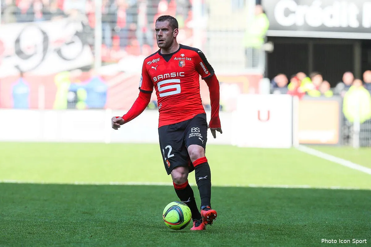 eag en avant kombouare s attaque a un ancien du psg iconsport vmi 170416 08 21145804