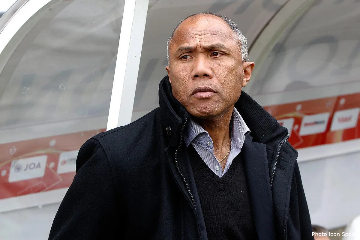 eag kombouare remplacant de gourvennec a guingamp iconsport mrv 190316 08 39144460