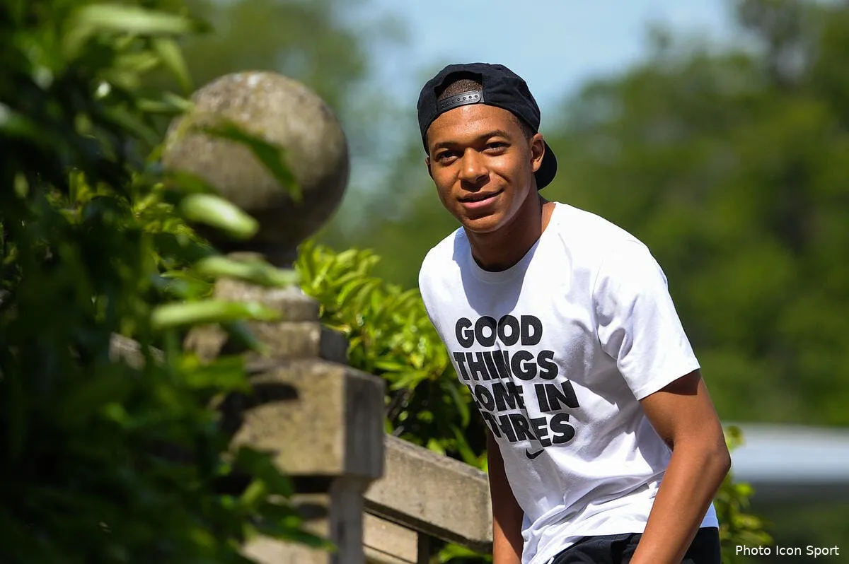 edf kylian mbappe est arrive a clairefontaine iconsport fer 290517 10 04191213