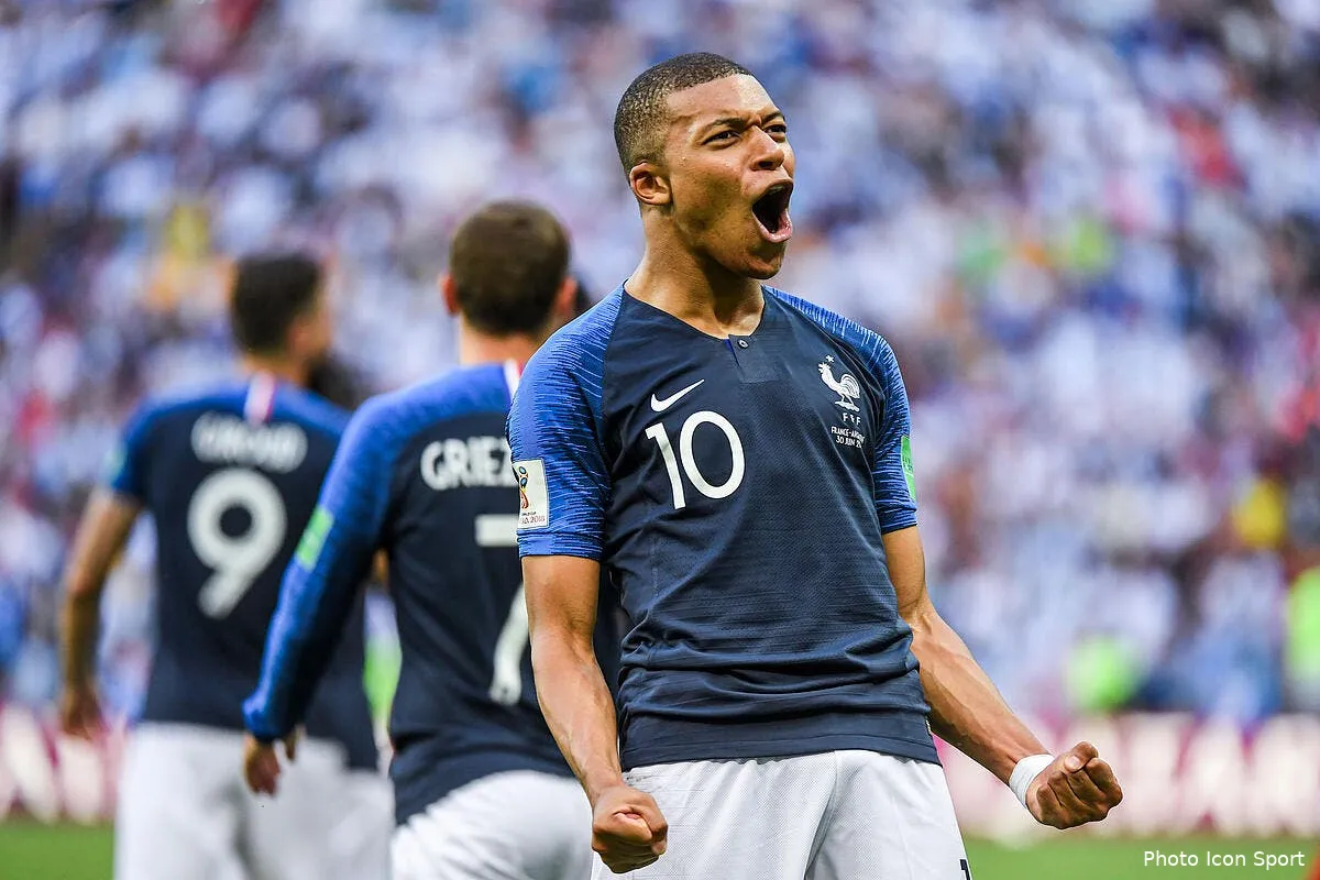 edf le roi pele envoie un message a mbappe iconsport icon dib 300618 12 75223425