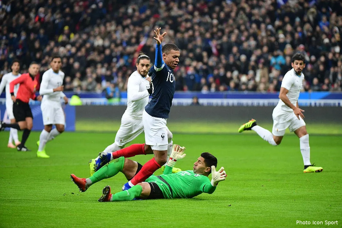 edf mbappe copie neymar et se blesse aussi iconsport icon win 201118 01 70693236761