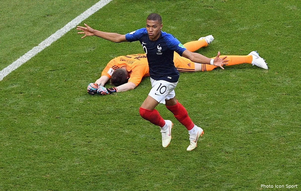 edf mbappe la prochaine supestar du foot mondial il persiste et signe iconsport icon spu 300618 761 15223399