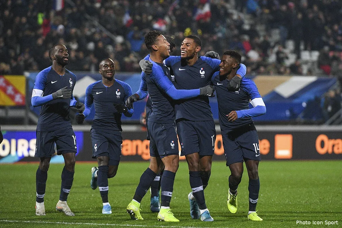 edf reine adelaide et edouard sauvent les bleuets icon alc 151119 45 37270141