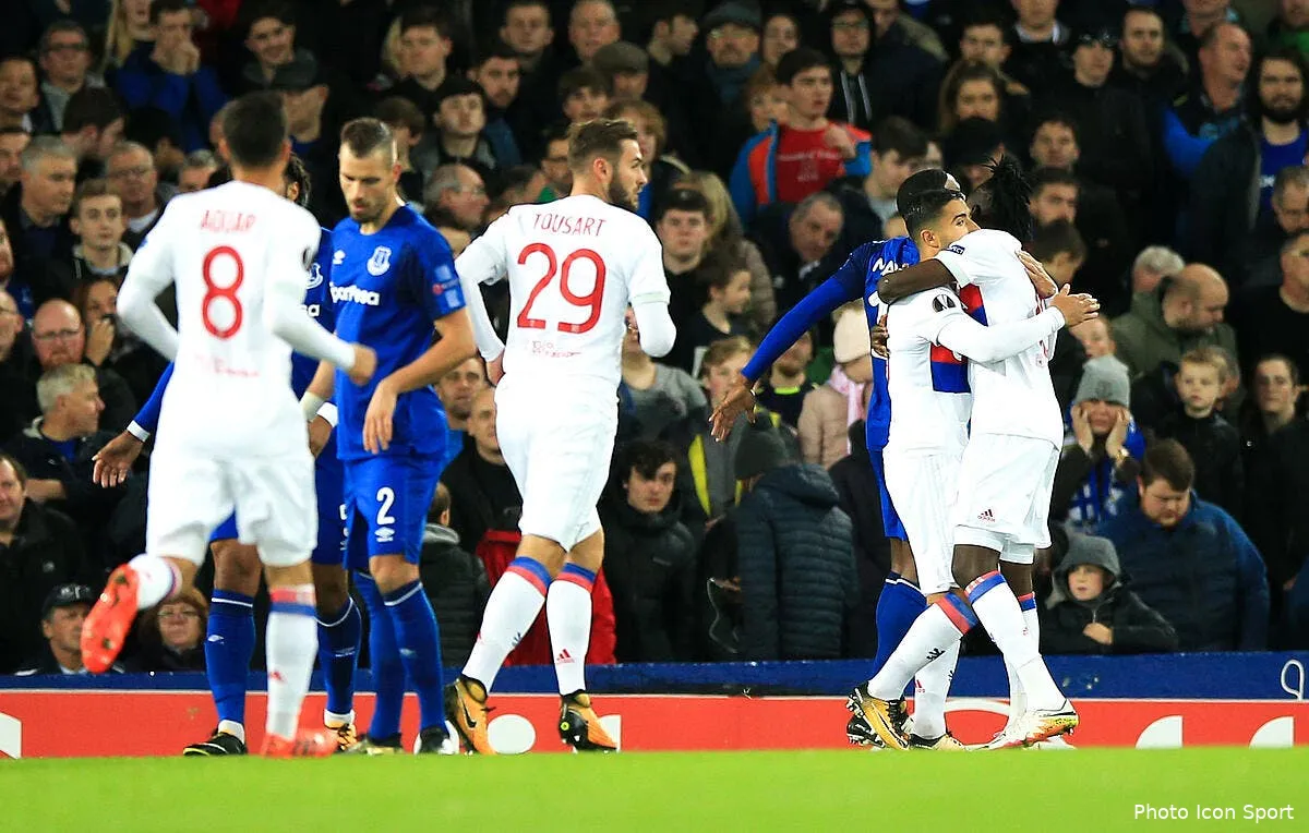 el l ol montre les muscles a everton iconsport icon pa 33357298197023