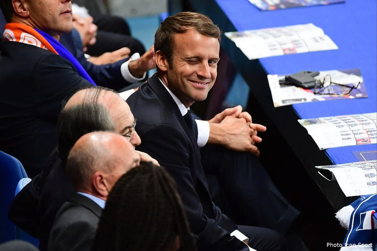 el macron en marche vers lyon pour soutenir l om iconsport icon win 310817 01 16112217777