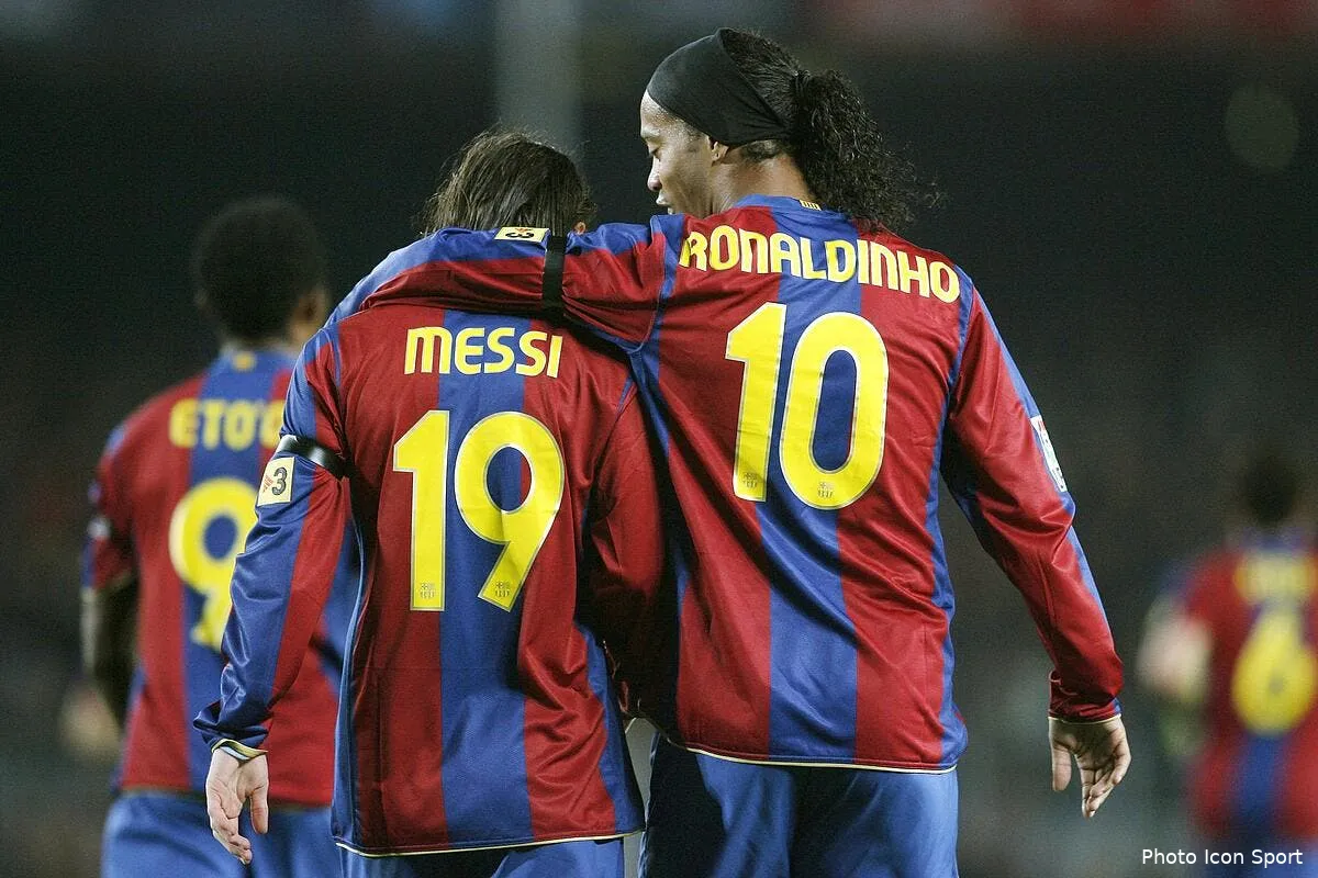 entre cristiano ronaldo et messi ronaldinho hesite un instant messi ronaldinho128997