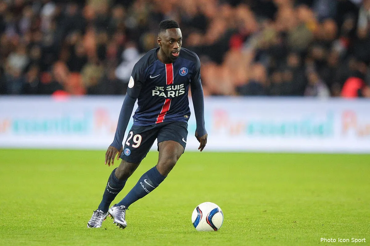 entre le banc du psg et la l2 augustin n a aucune hesitation augustin 1131759