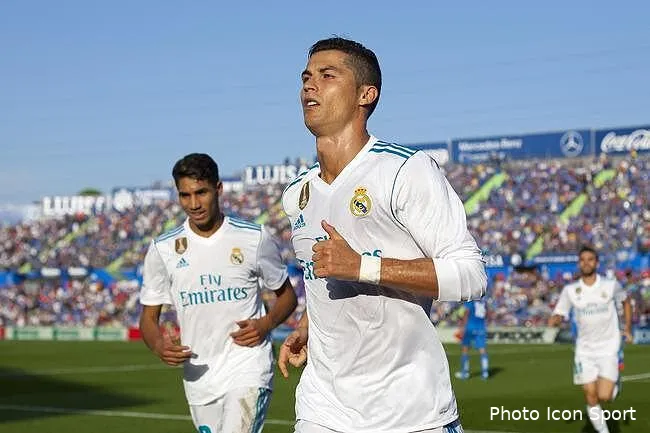 esp cristiano ronaldo aurait demande a quitter le real madrid fifa cristiano ronaldo meilleur joueur mondial de l annee 2017 iconsport icon mar 141017 05 11 197477199791