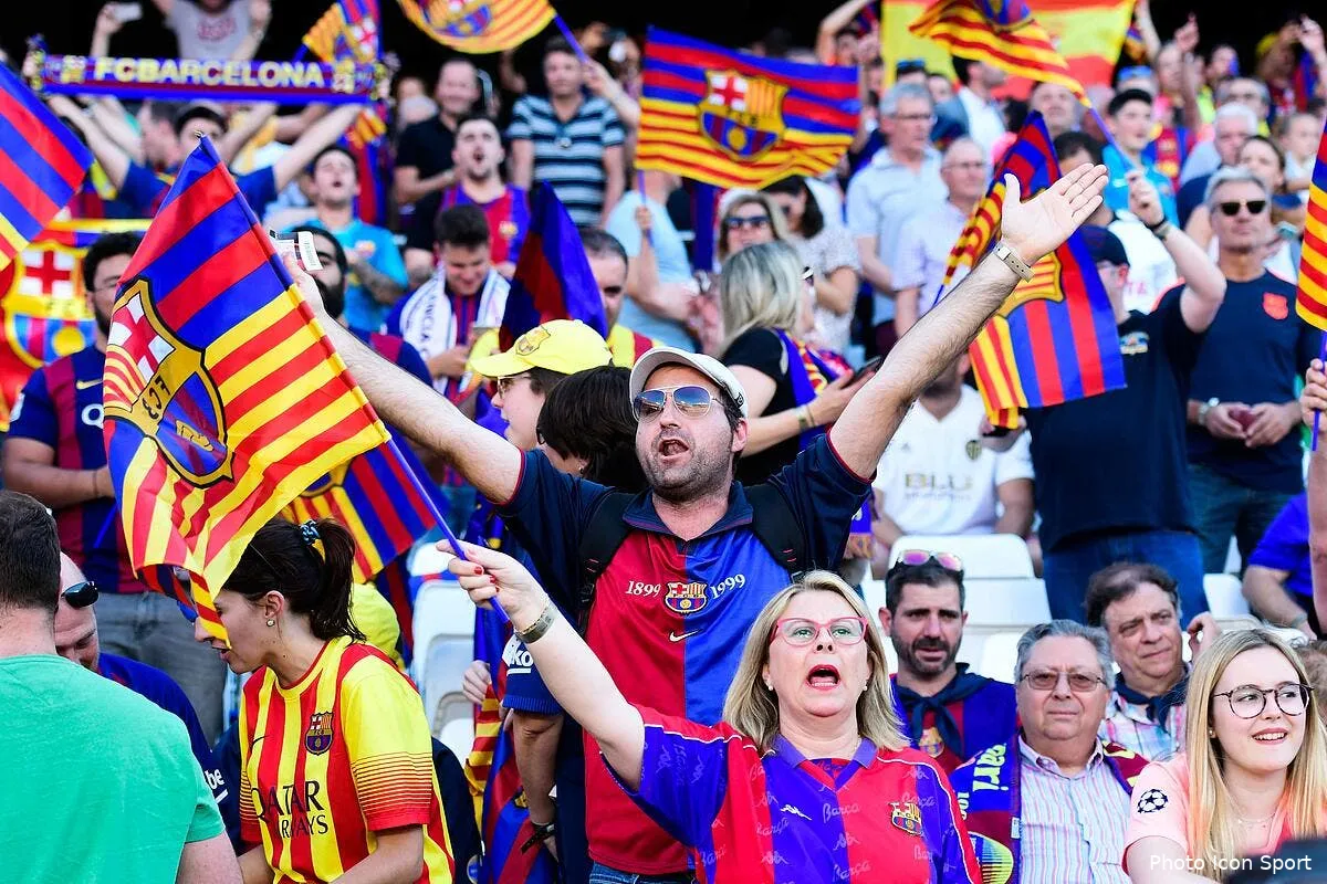 esp des supporters du barca envahissent le camp nou icon mar 250519 01 05292641