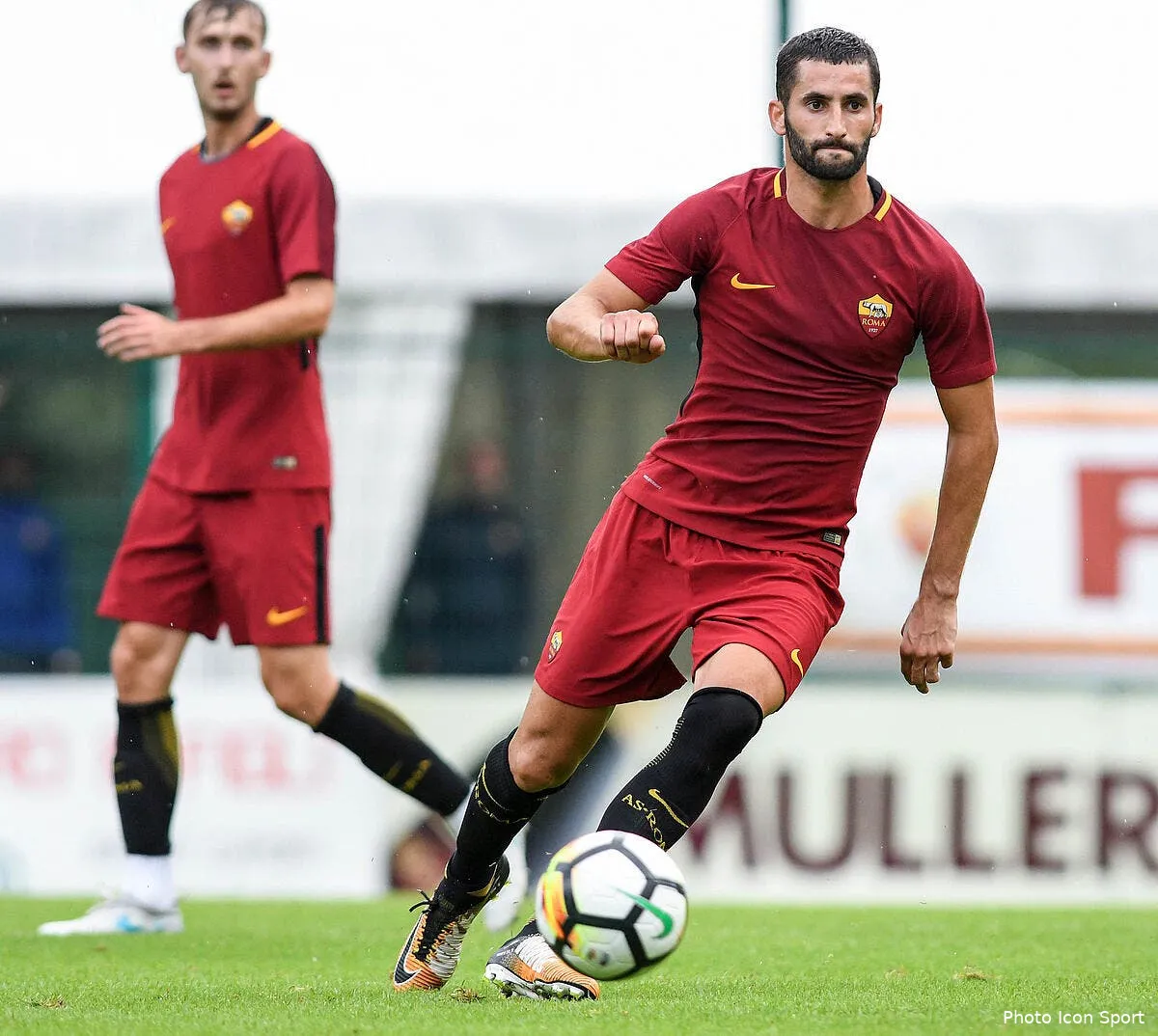 esp maxime gonalons prete a grenade icon liv 150717 10 03263431