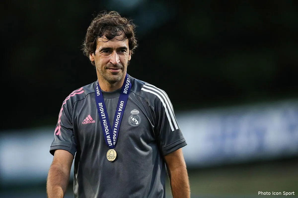 esp raul remplacant de zidane au real madrid icon spi 155 jm benfica rmadrid297419