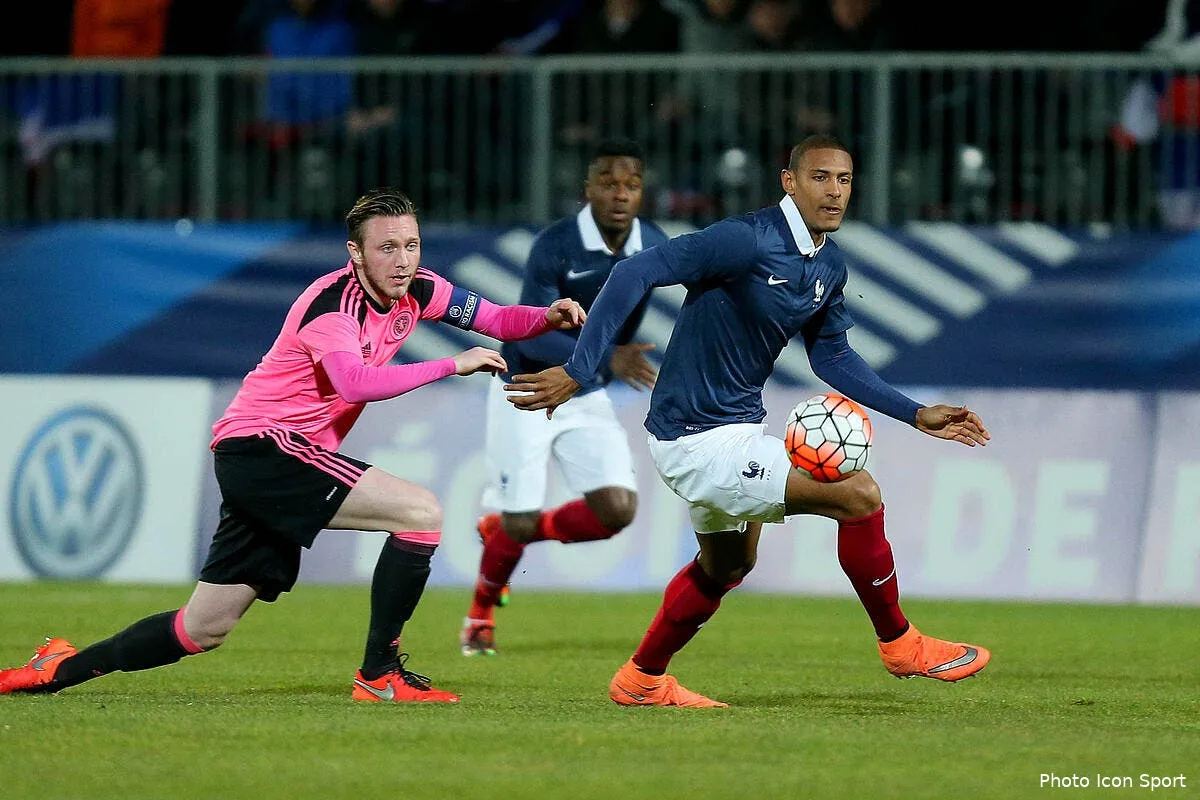 espoirs haller met les bleues en tete iconsport vmi 240316 05 01137758