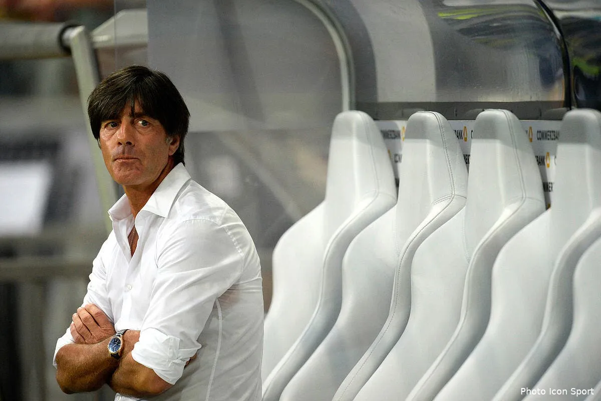 euro 2016 joachim low s excuse pour sa main dans le slip iconsport mis 040915 08 08146080